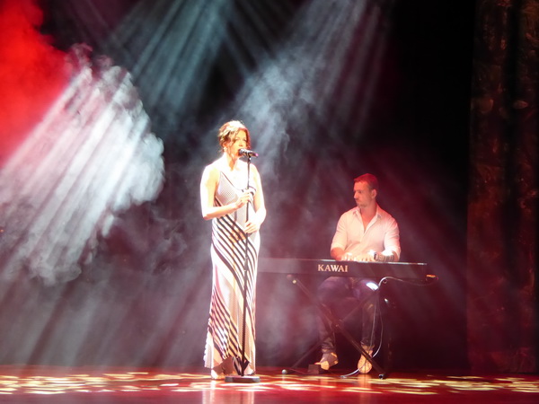 Aidastars Aida Stars Show let me entertain youAidastars Aida Stars Show let me entertain you