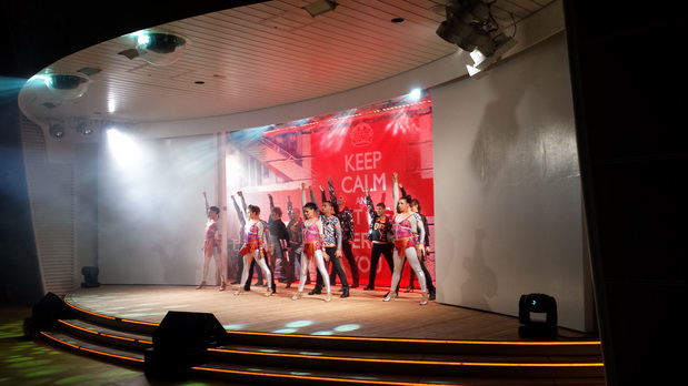 Aidastars Aida Stars Show let me entertain youAidastars Aida Stars Show let me entertain you