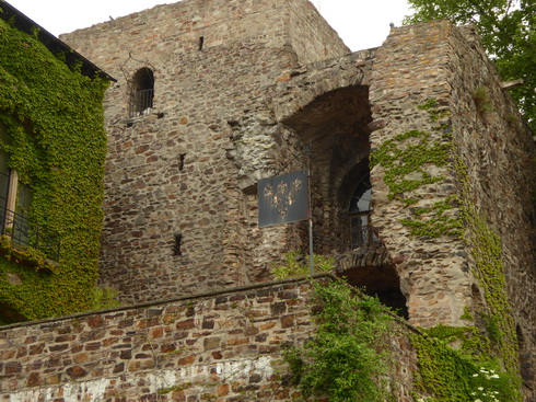   Rüdesheim am Rhein Drosselgasse Rüdesheim Drosselgasse Lindenwirt  Rüdesheim am Rhein Drosselgasse Rüdesheim Drosselgasse Lindenwirt    Hildegard von Bingen 
