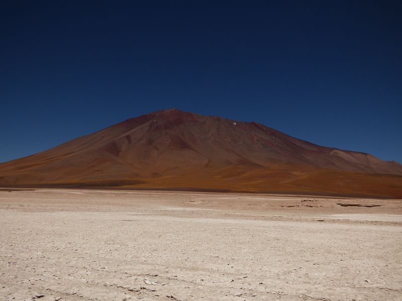 Laguna  Verde Vulcano Licancabur  5920 m und Salzsee Laguna Verde 4300 m