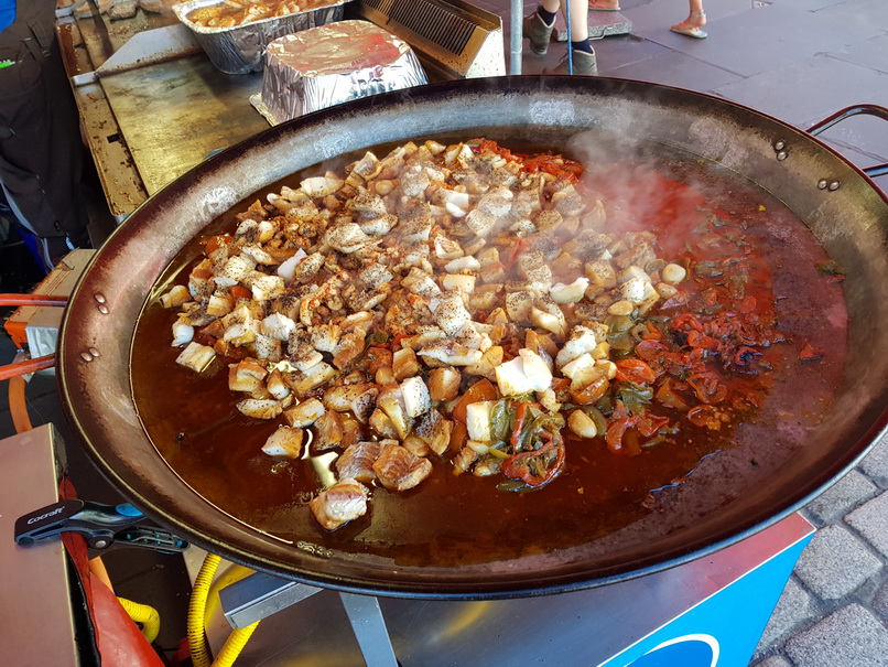 Bergen Fischmarkt Torget Königskrabbe, Wal, Hummer und Muscheln Lachs
