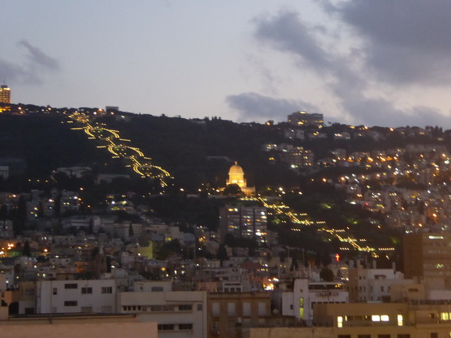 Haifa Hafenstadt Bahá'í-Religion bahai.comHaifa Hafenstadt Israel Bahá'í-Religion bahai.com Bahai Gardens Yefe Nof Balcony