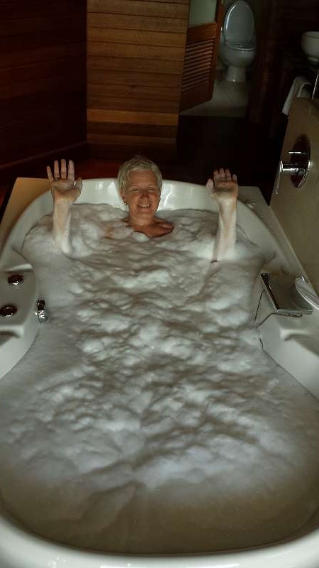 Hilton Northolme Seychelles  schaumbad in der Whripoolwanne